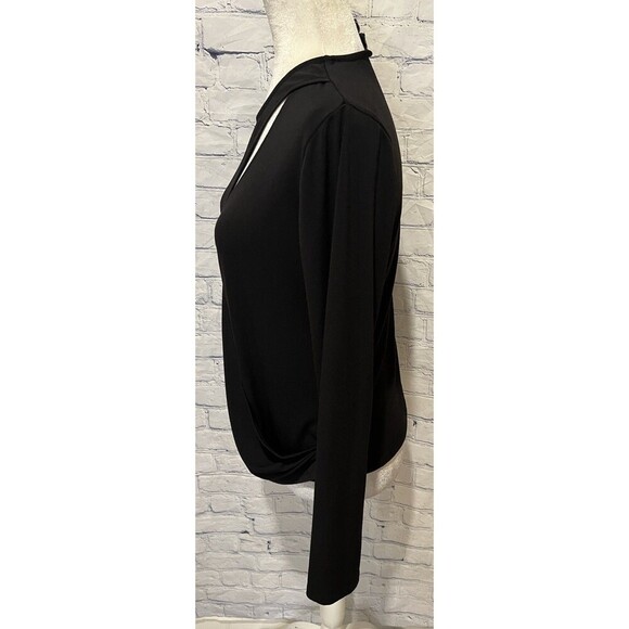 Bold Elements Cut To Curve Black Long-Sleeve black Top With unique cutout Large - Picture 3 of 6